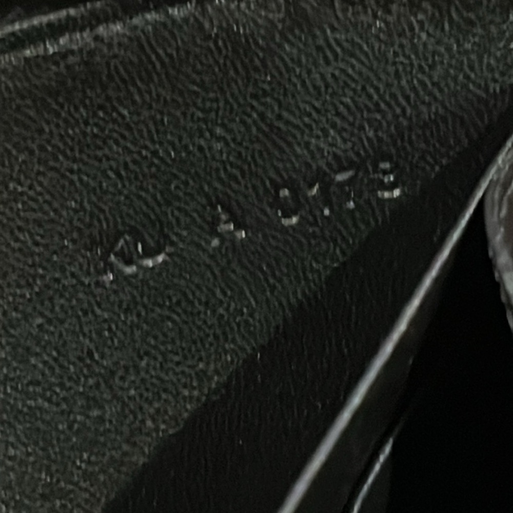 GIVENCHY
Leather Graphic Print Calfskin Zippy Zip around Wallet Authentic - Picture 17 of 17